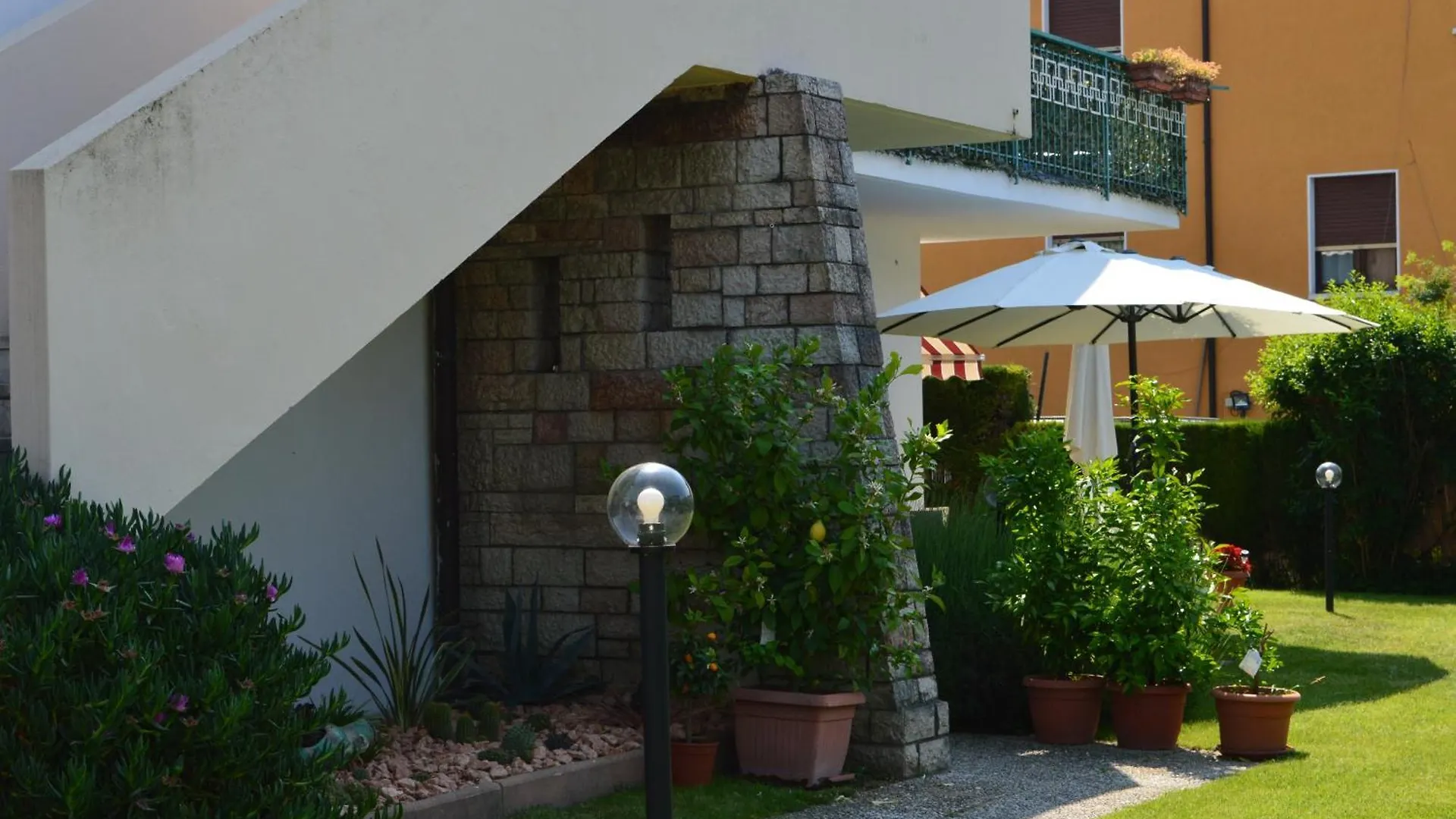 Il Sole E La Luna B&B In Garda Garda  Italien