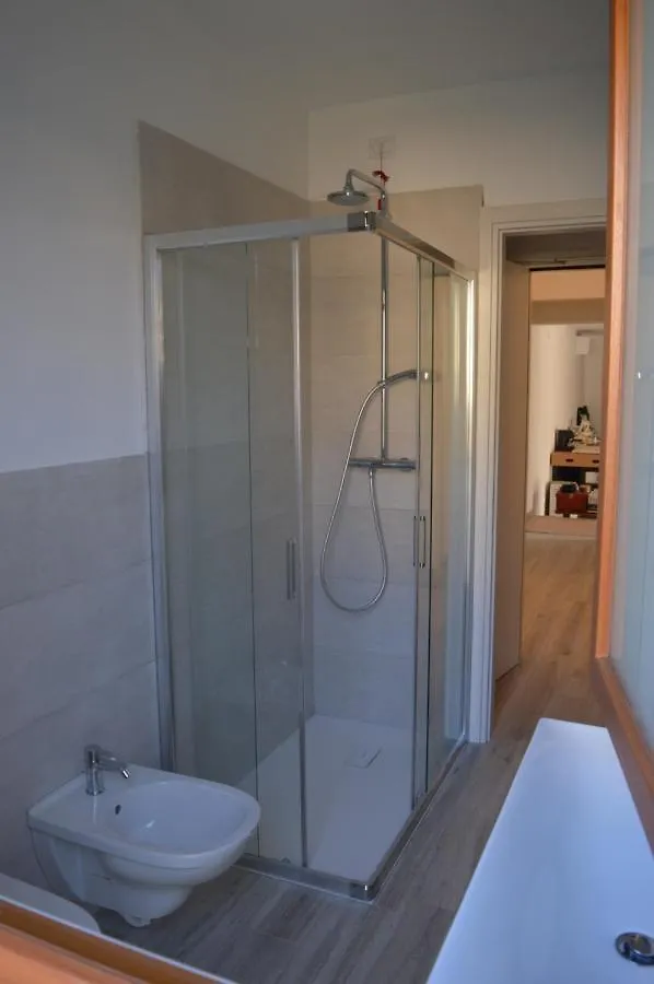** Bed & Breakfast Il Sole E La Luna B&B In Garda Italy